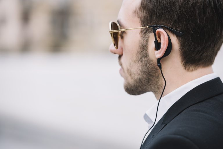 side-view-professional-security-guard-scaled (1)